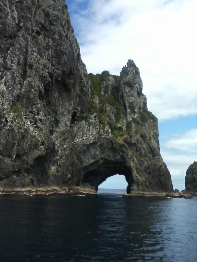 Hole in the rock Bay of Islands Tour