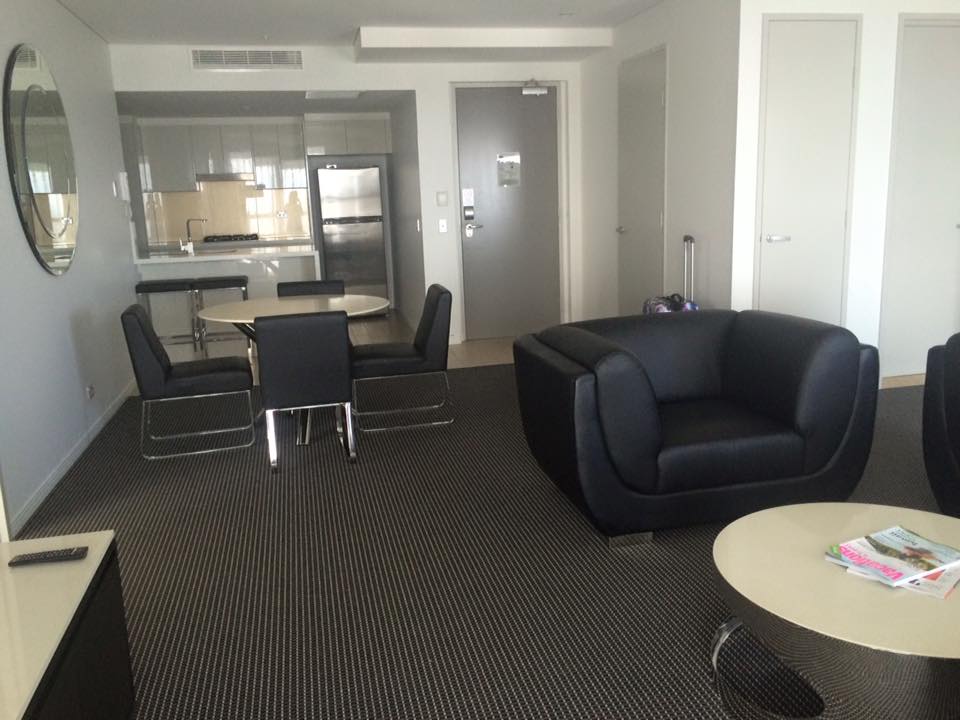 Meriton Serviced Apartment Broadbeach living area