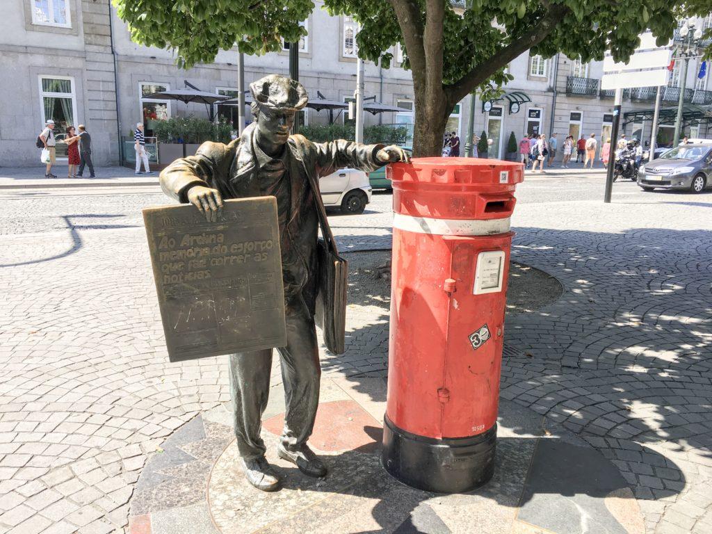 The Newspaper Vendor Statue, 36 hours in Porto