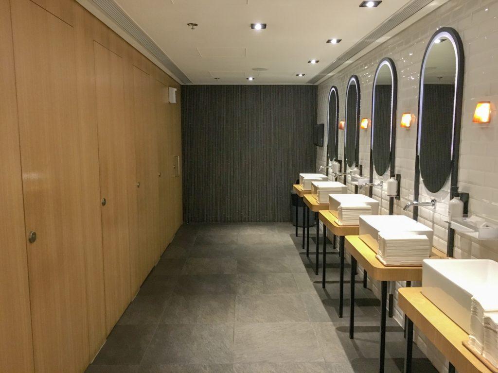 women's toilets in qantas hong kong lounge with five basins and four mirrors