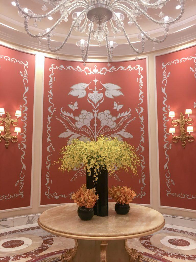 Vase and ceiling paintings inside the venetian Macau