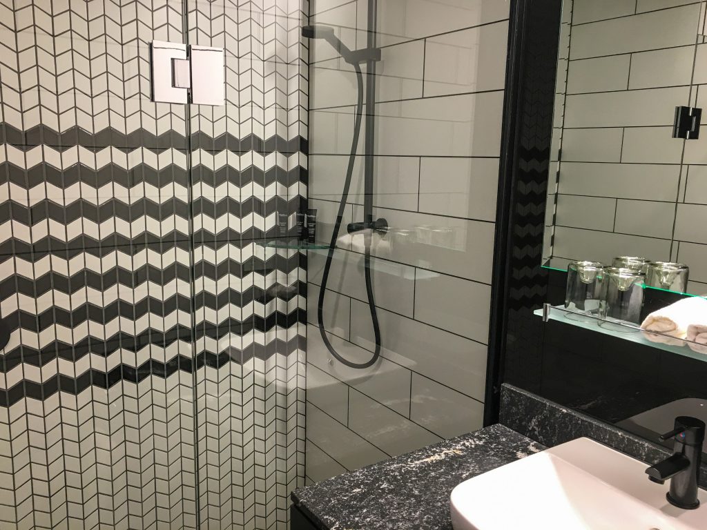 Bathroom in hotel room at Rydges Wellington Airport